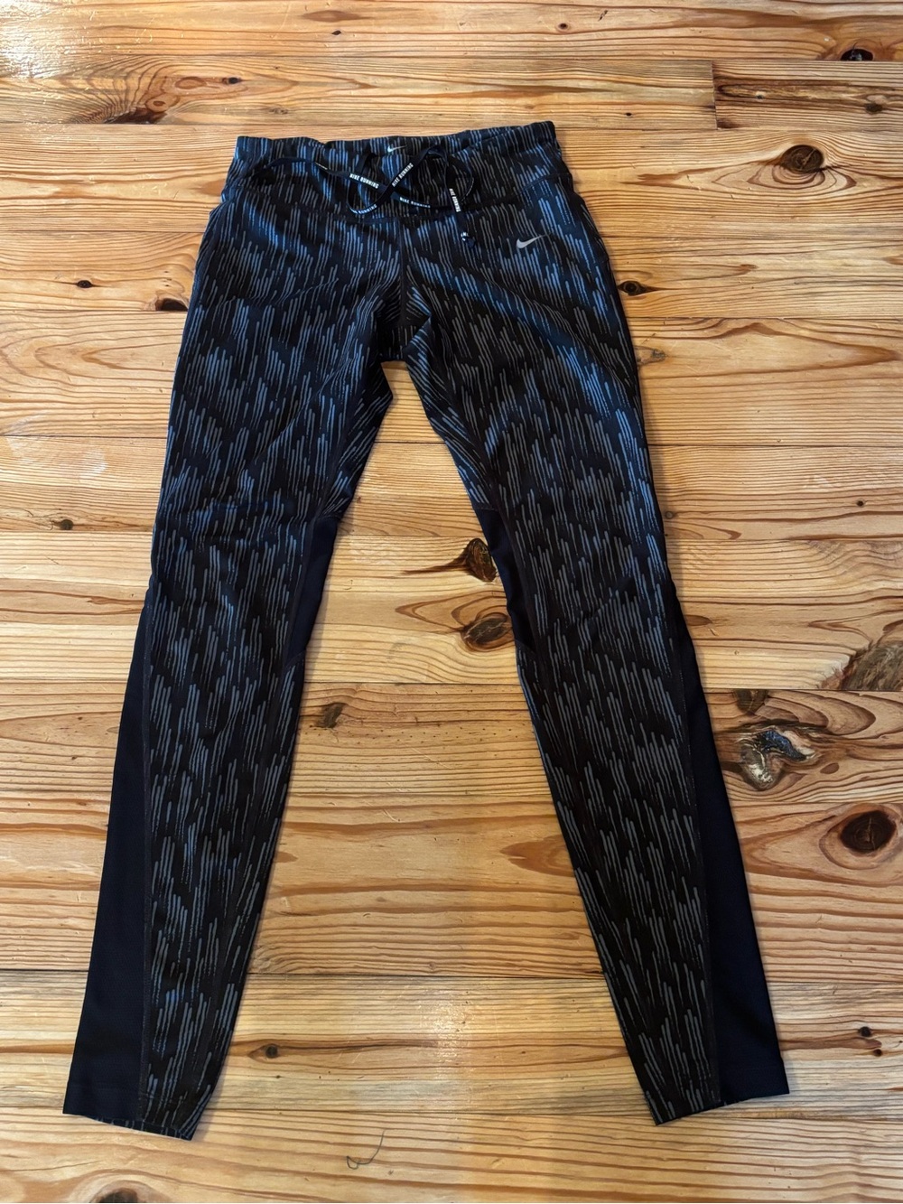 Nike Women's Black Patterned Active Leggings